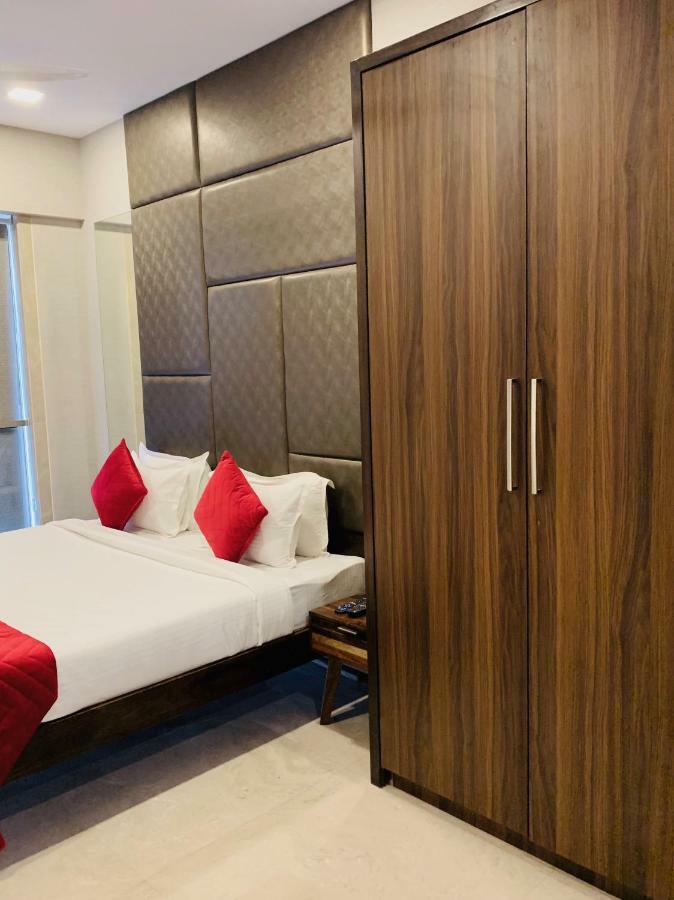 Theory9 Premium Service Apartments Khar 뭄바이 외부 사진
